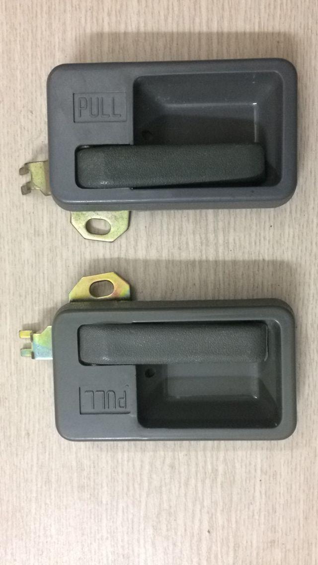 Tay mở cửa trước trong Suzuki Carry & 5 tạ