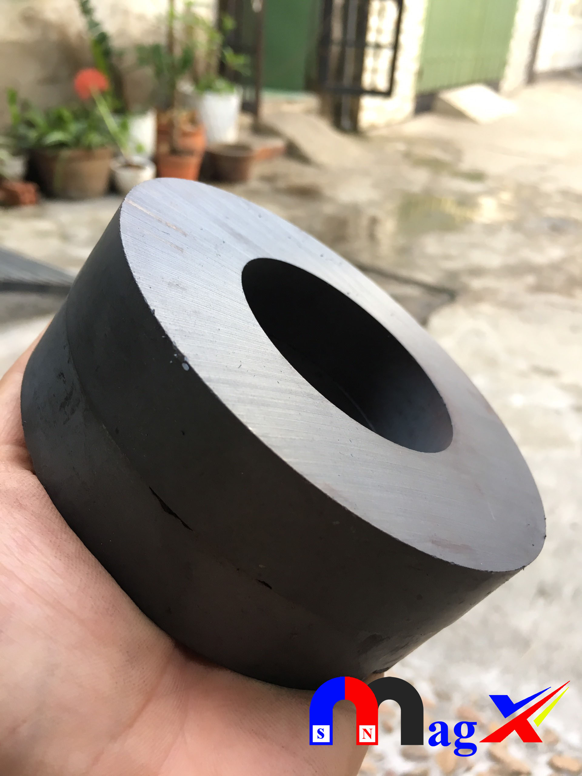 [HCM]Nam Châm Ferrite Ø 140x20 Lỗ 60 - Nam Châm Đen Y30