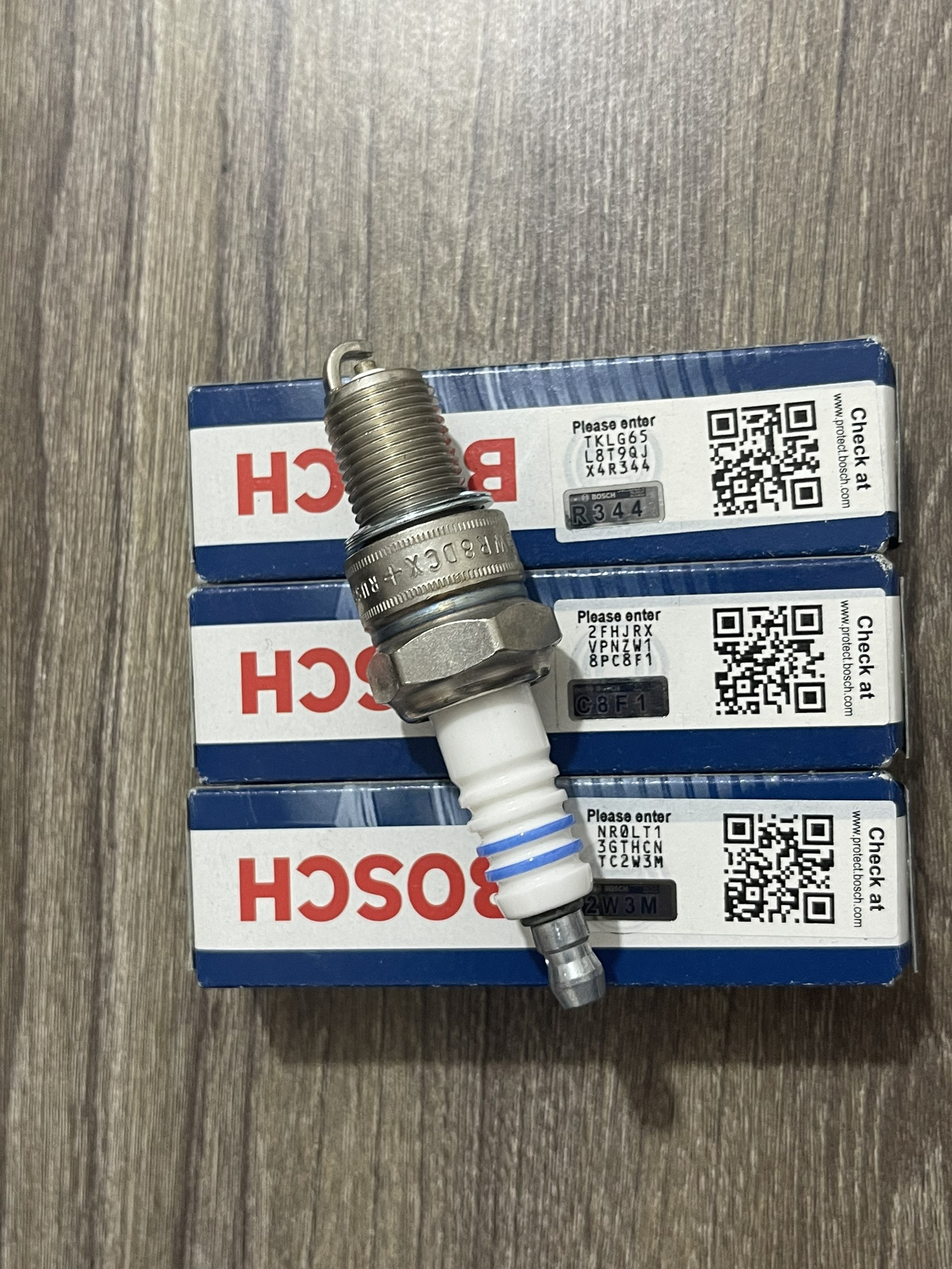 [Chính Hãng] Bugi đánh lửa BOSCH WR8DCX+ cho xe Captiva 2.4, Lanos 1.5