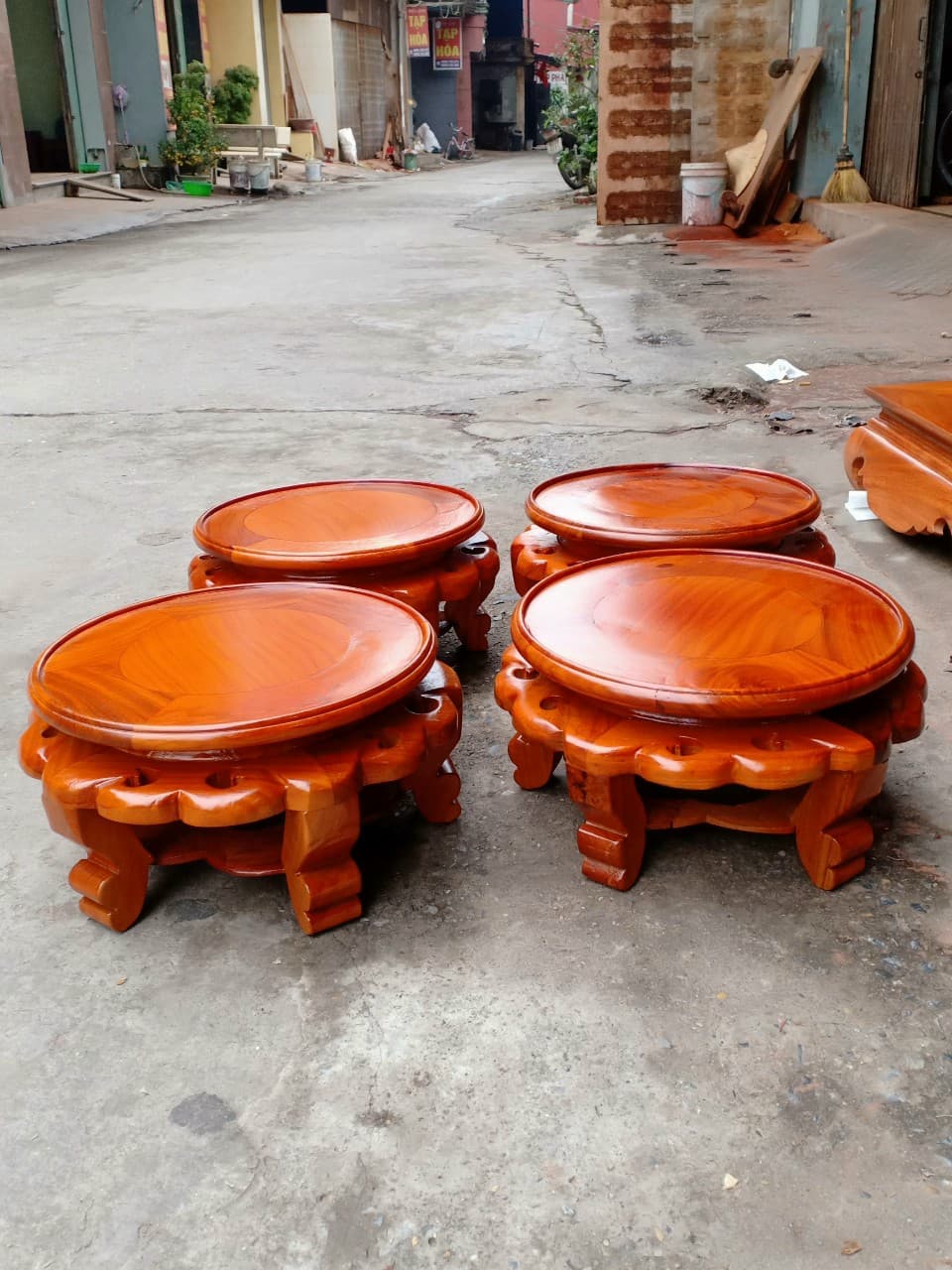 Kỷ tròn gỗ hương đá (mặt 30cm, cao 20cm)