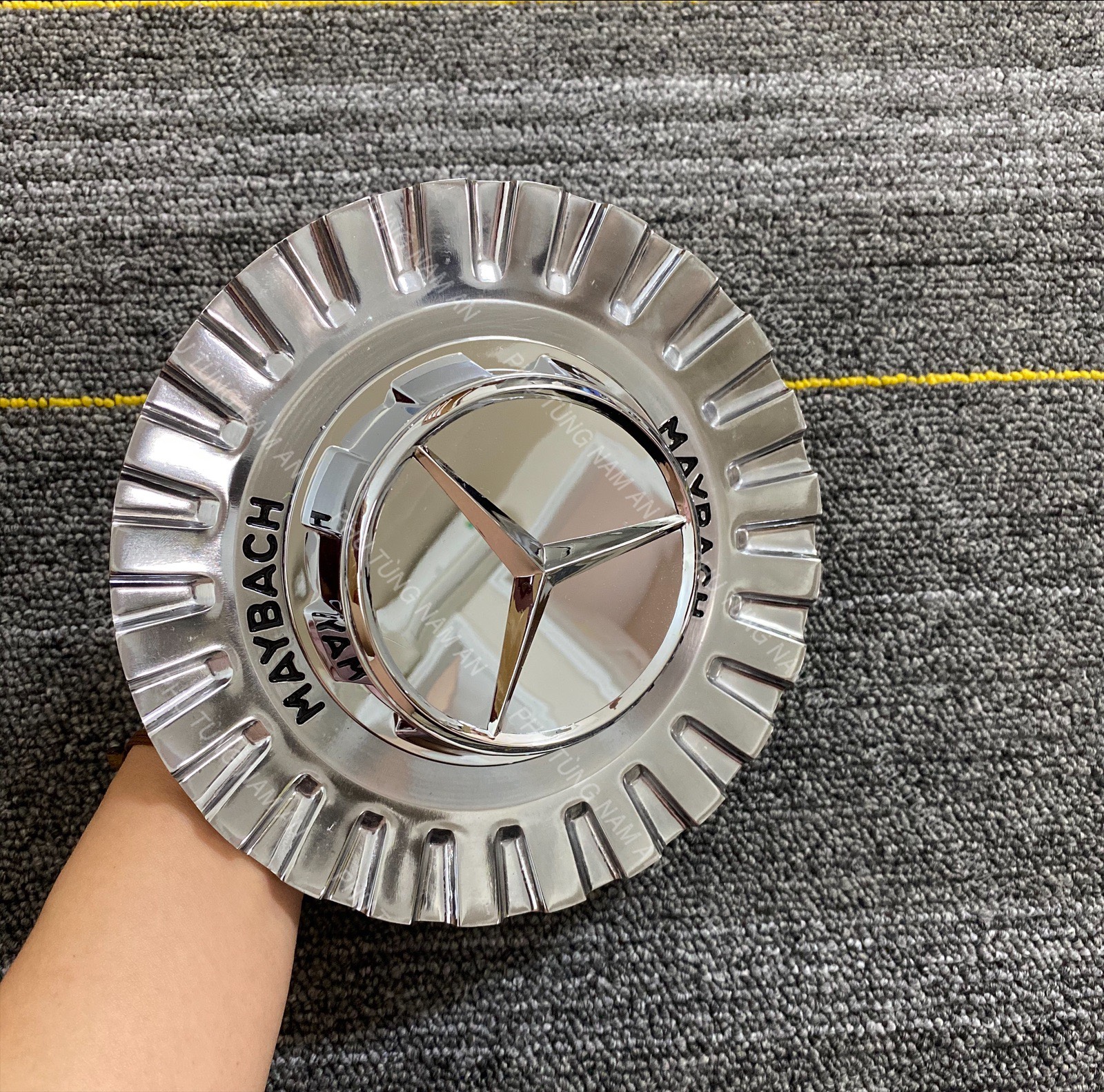 LOGO MÂM GLS 600 MAYBACH/CHỤP MÂM GLS 600 (GIÁ 1 CHIẾC)