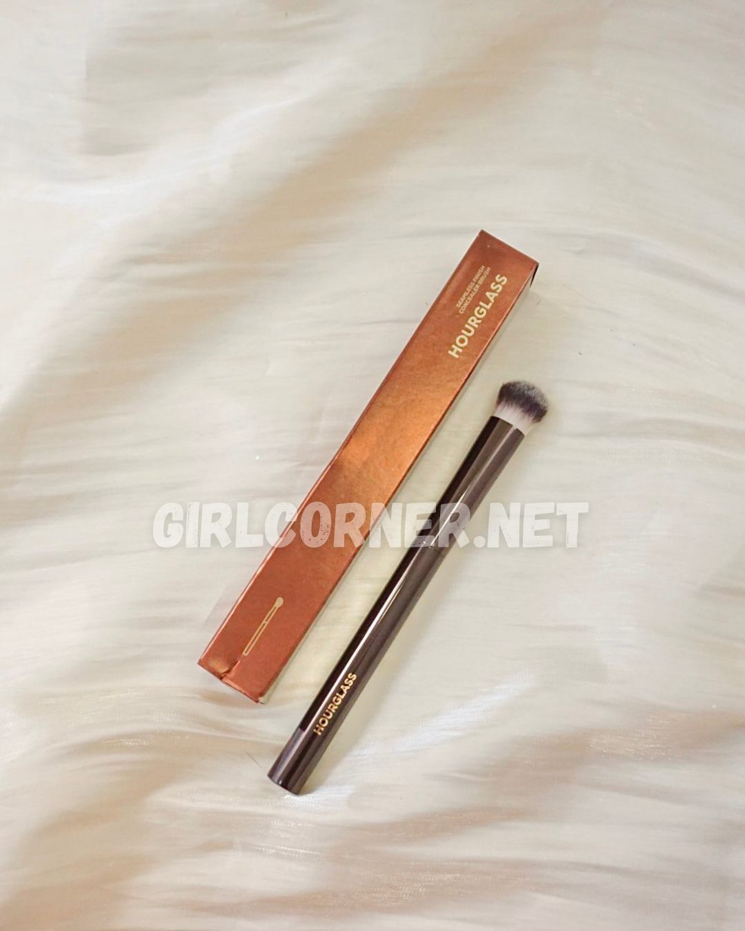 Cọ Che Khuyết Điểm Vùng Mắt Hourglass