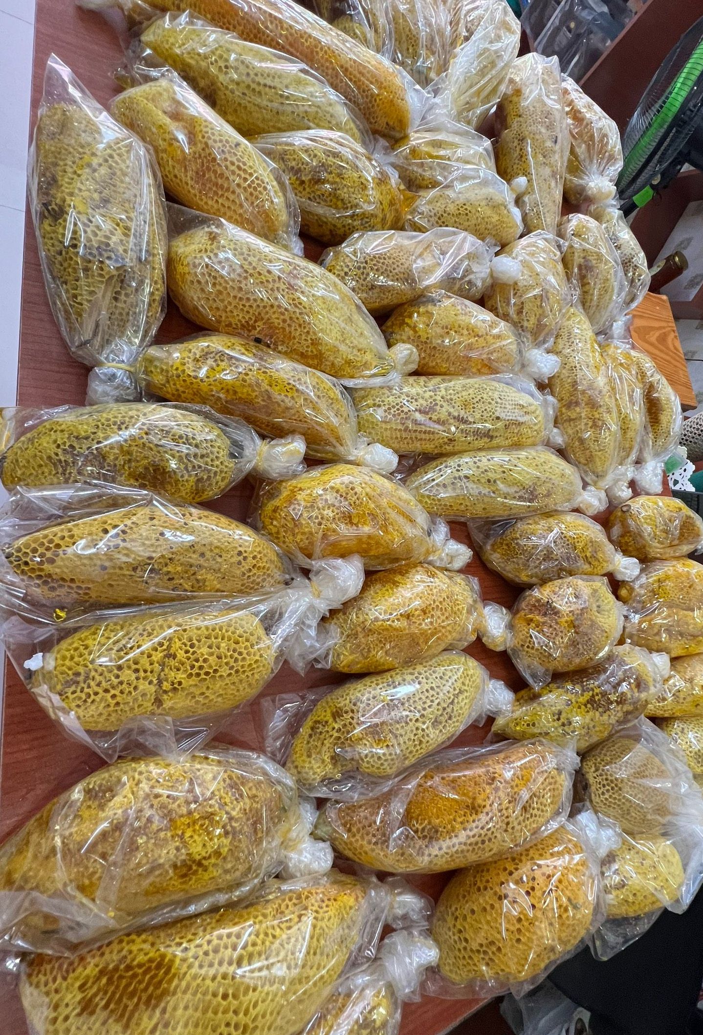 Tổ ong ruồi thiên nhiên