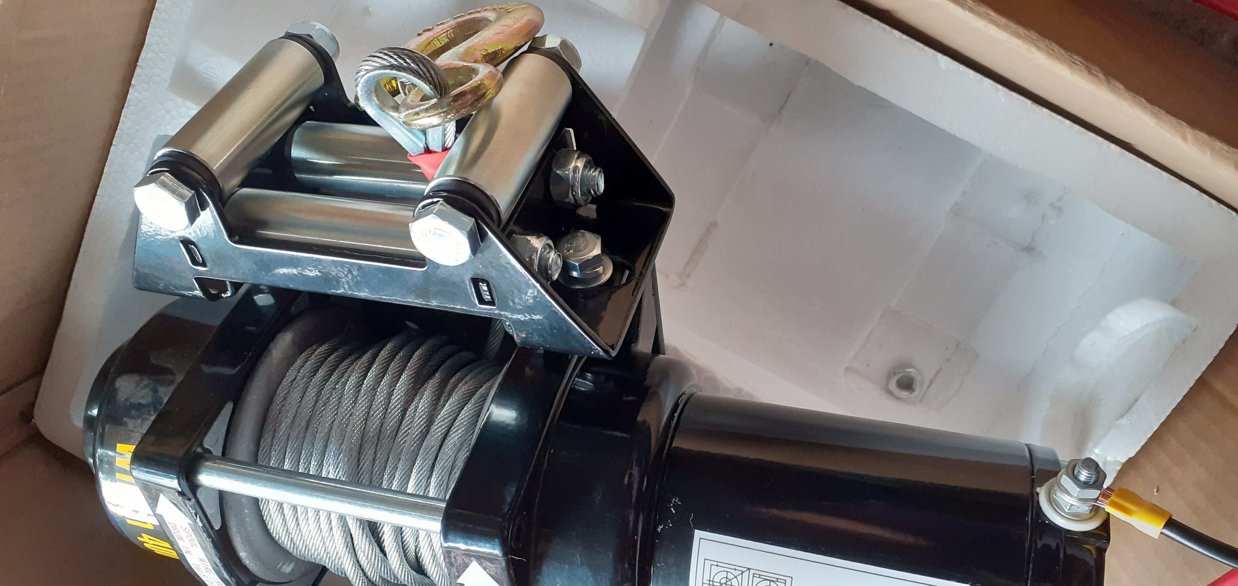 Tời điện 12V ắc quy 4500lbs