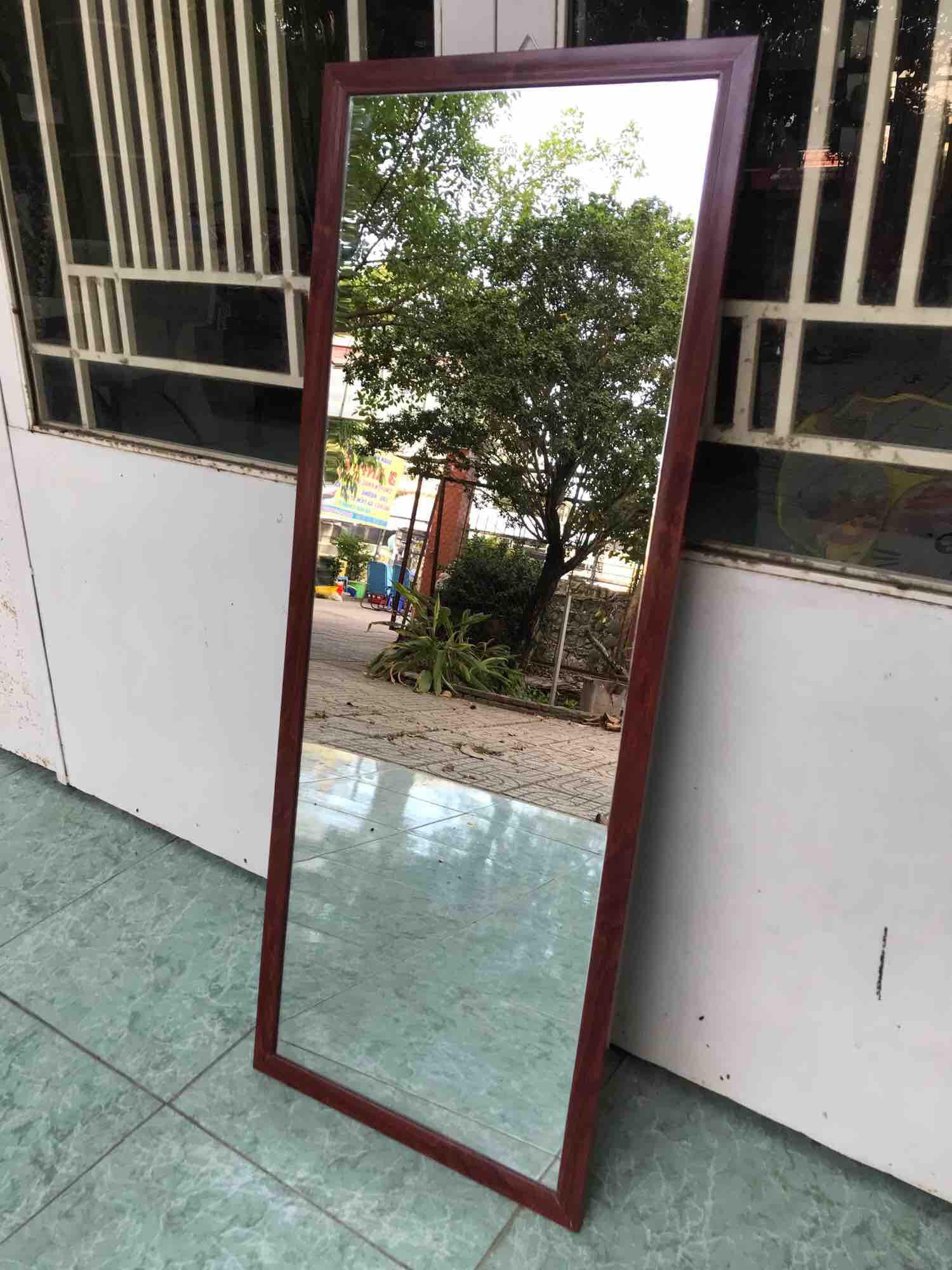 Gương soi toàn thân 111cm-42cm ( viền nhôm vân gỗ sang trọng) Bảo hành