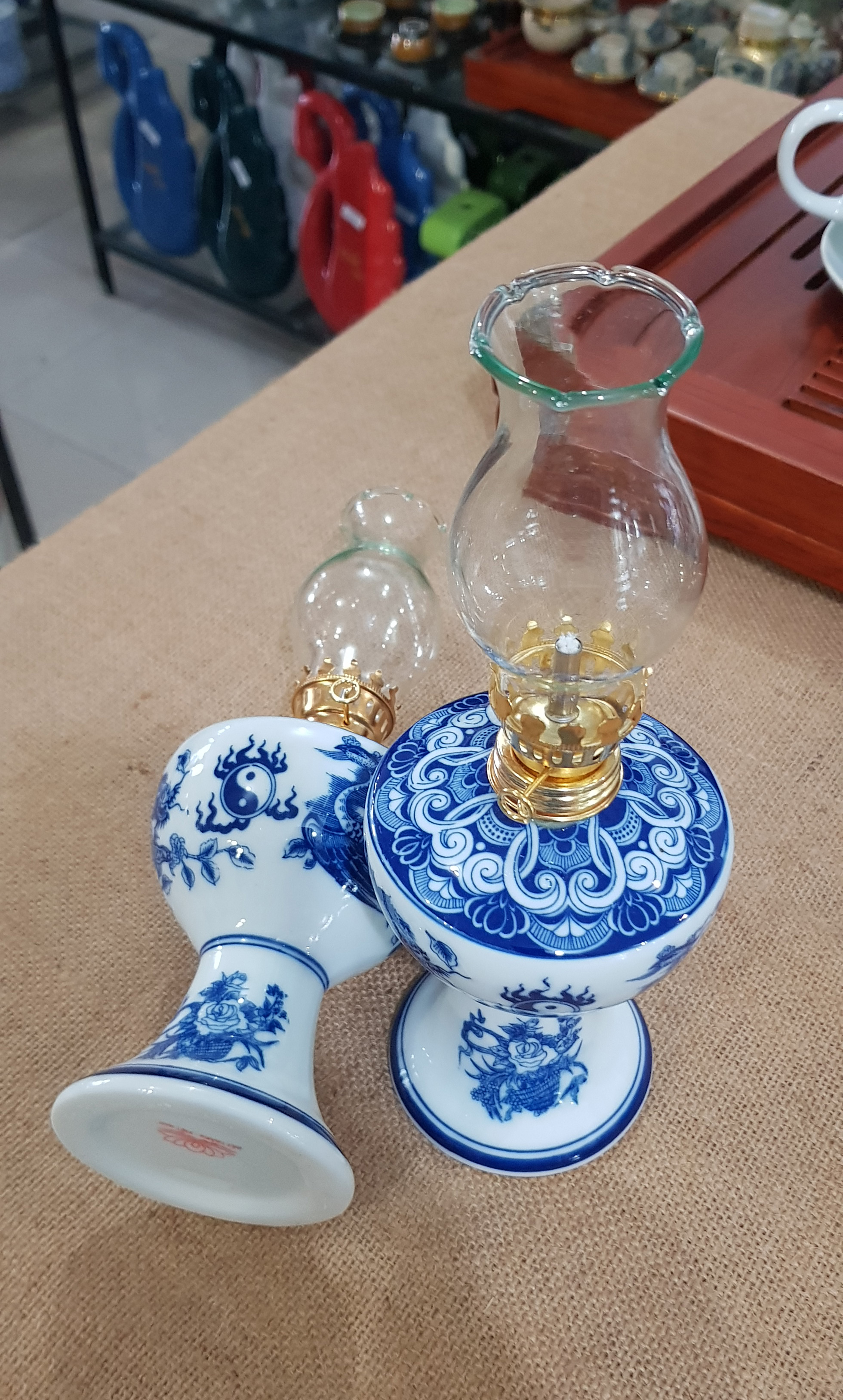 Đèn thờ màu xanh lam các cỡ gốm bát tràng