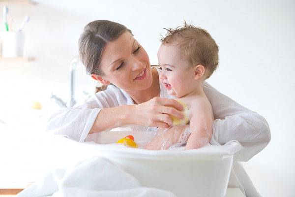 Bột pha nước tắm trẻ em Nhân Hưng (Hộp 30 gói)