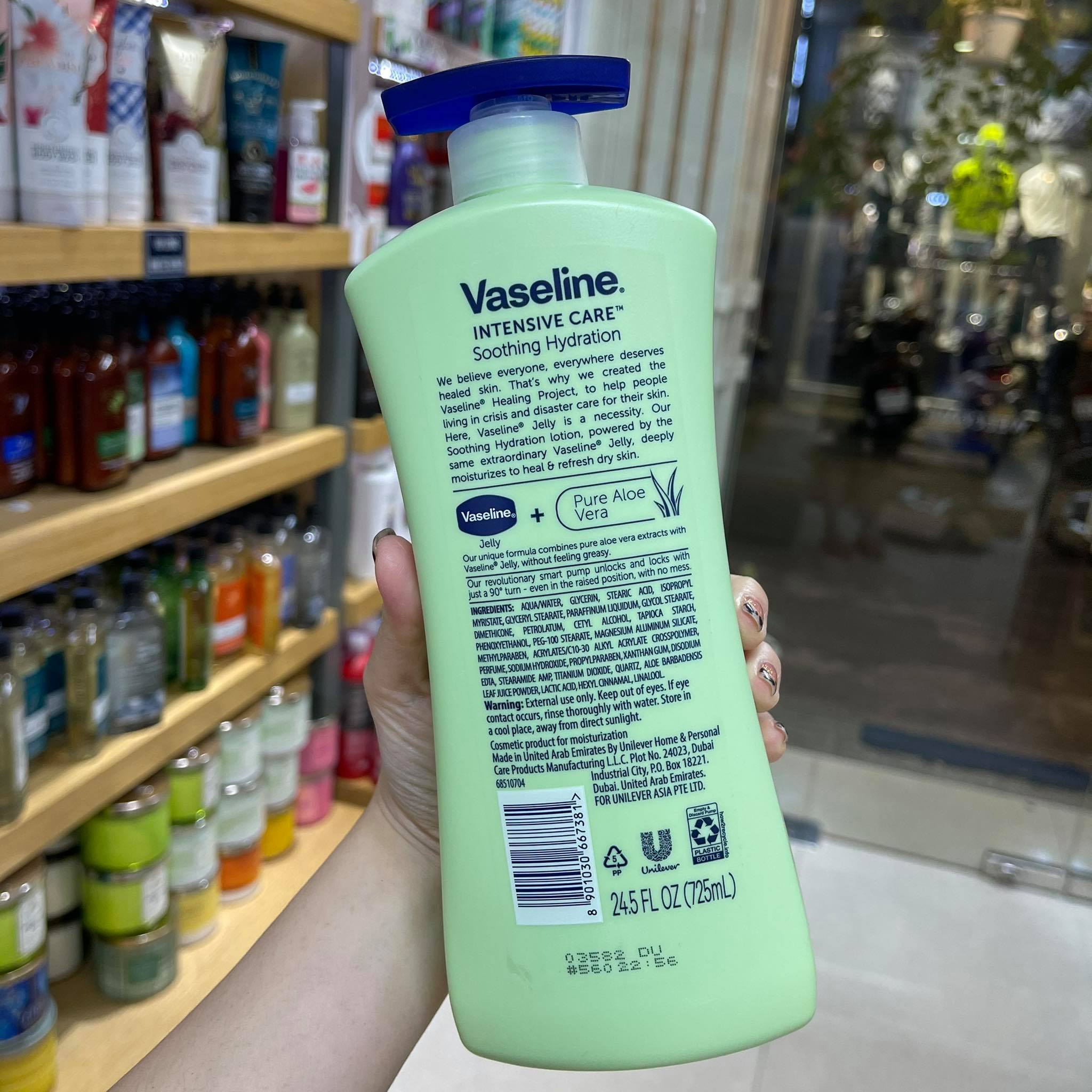 [HCM]Sữa dưỡng thể Vaseline Intensive Care – Soothing Hydration with Triple Hydration Complex (725mL)