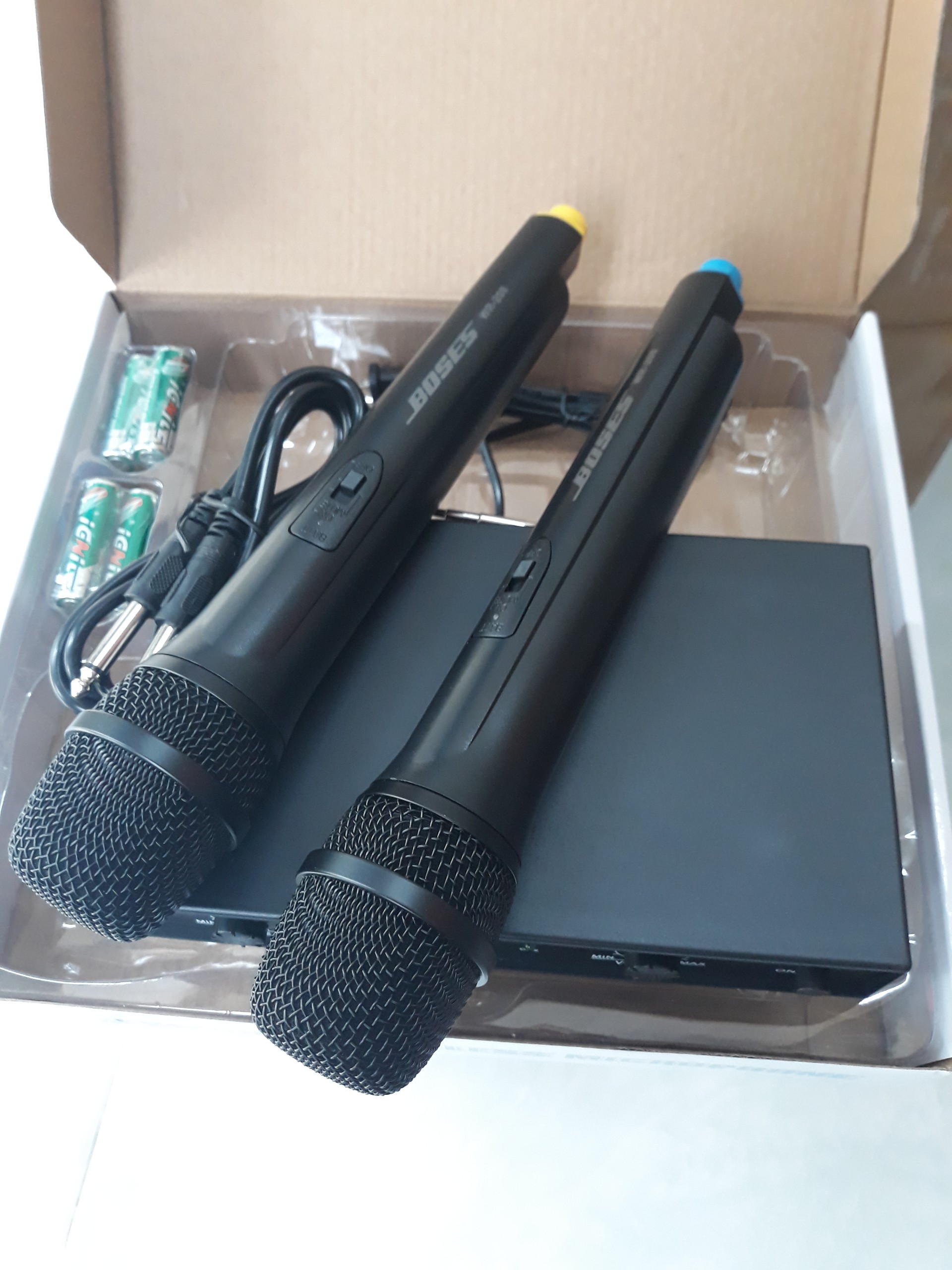 Bộ Micro Không Dây Karaoke WR-208