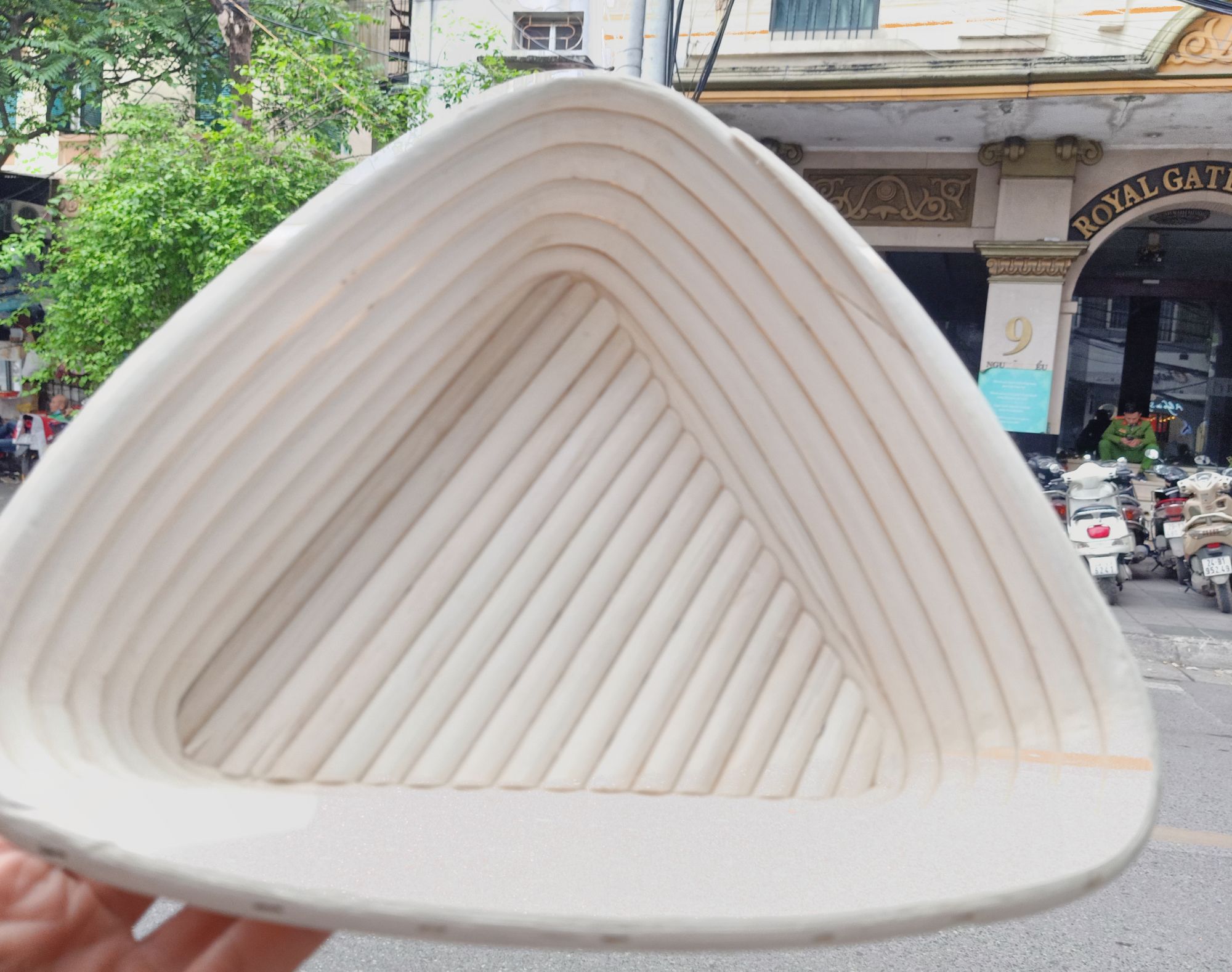Rổ mây ủ bánh mì hình tam giác (có vải lót đi kèm, 23 cm)