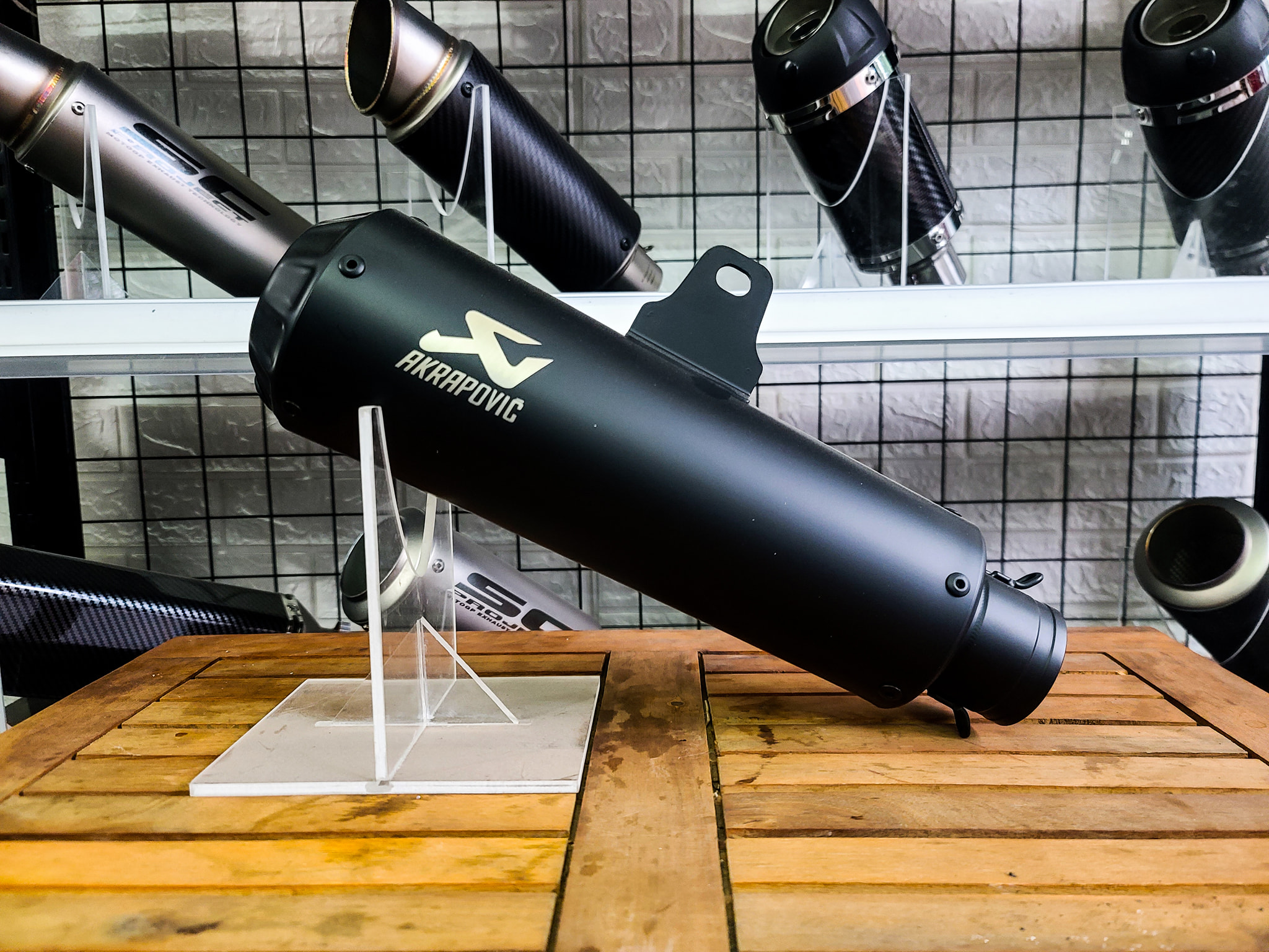 Pô Akrapovic R3 - Mẫu Mới 