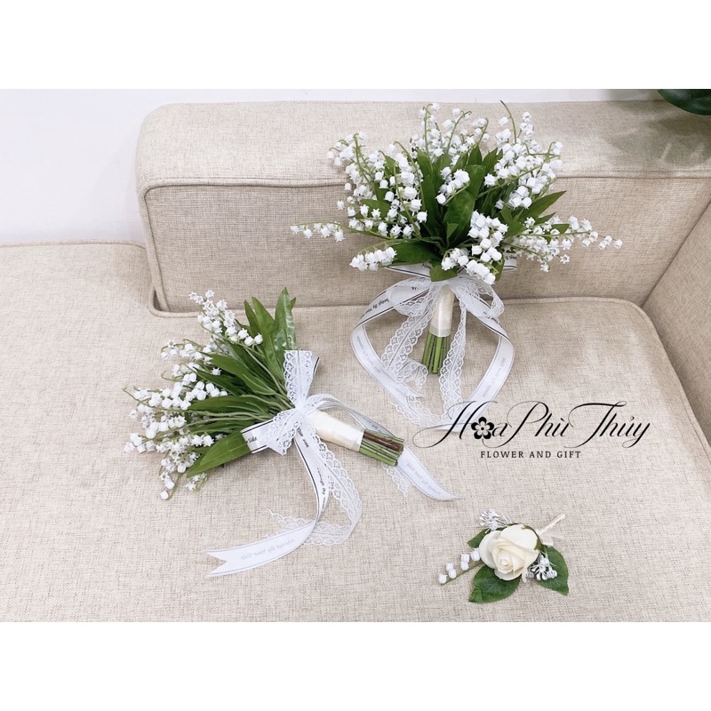 Bó hoa cưới cầm tay cô dâu linh lan bằng lụa cao cấp