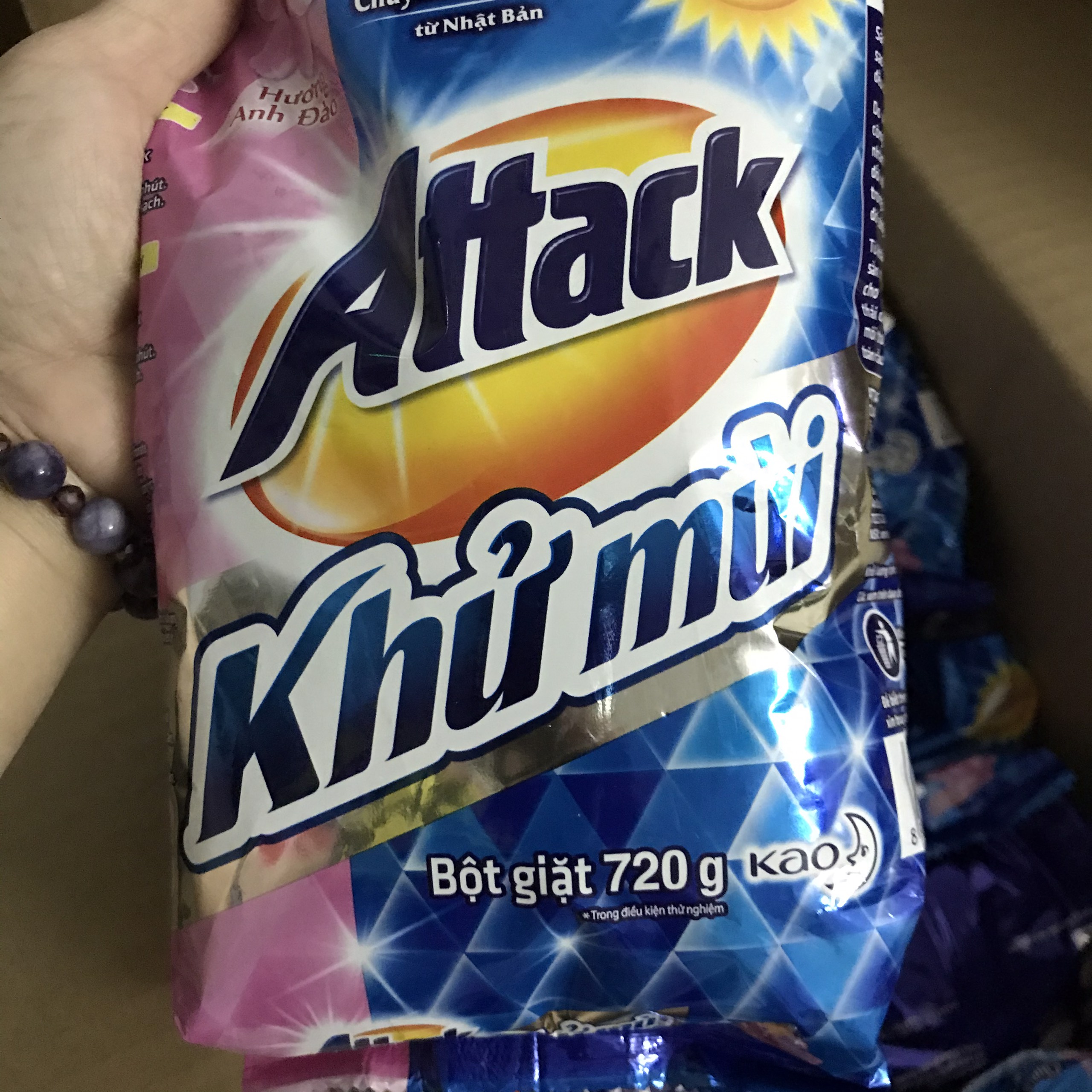 Nước giặt khử mùi Attack số 1 Nhật Bản trọng lượng 720g - OANH VŨ