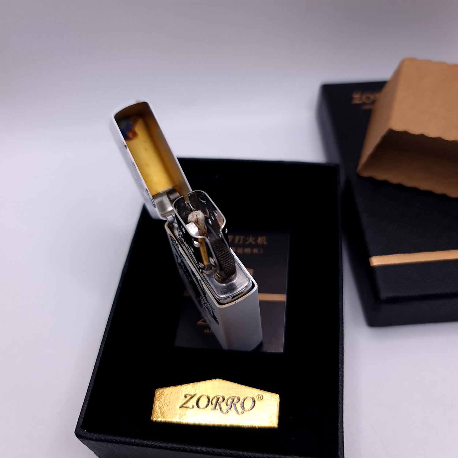 Bật lửa thương hiệu Zorro dạ quang độc đáo