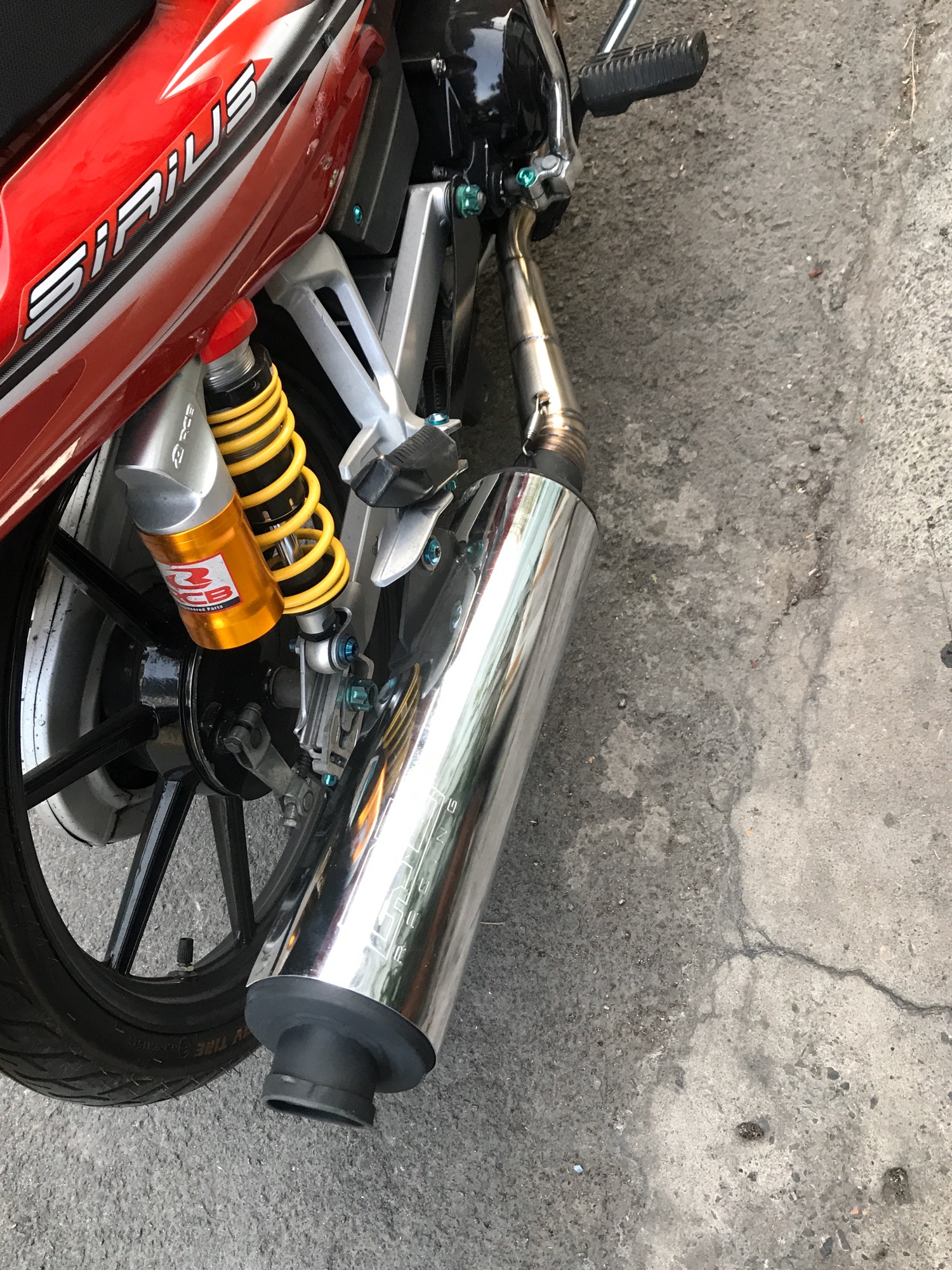 [HCM]Pô cbr redleo (Chỉ có Pô không kèm Cổ)