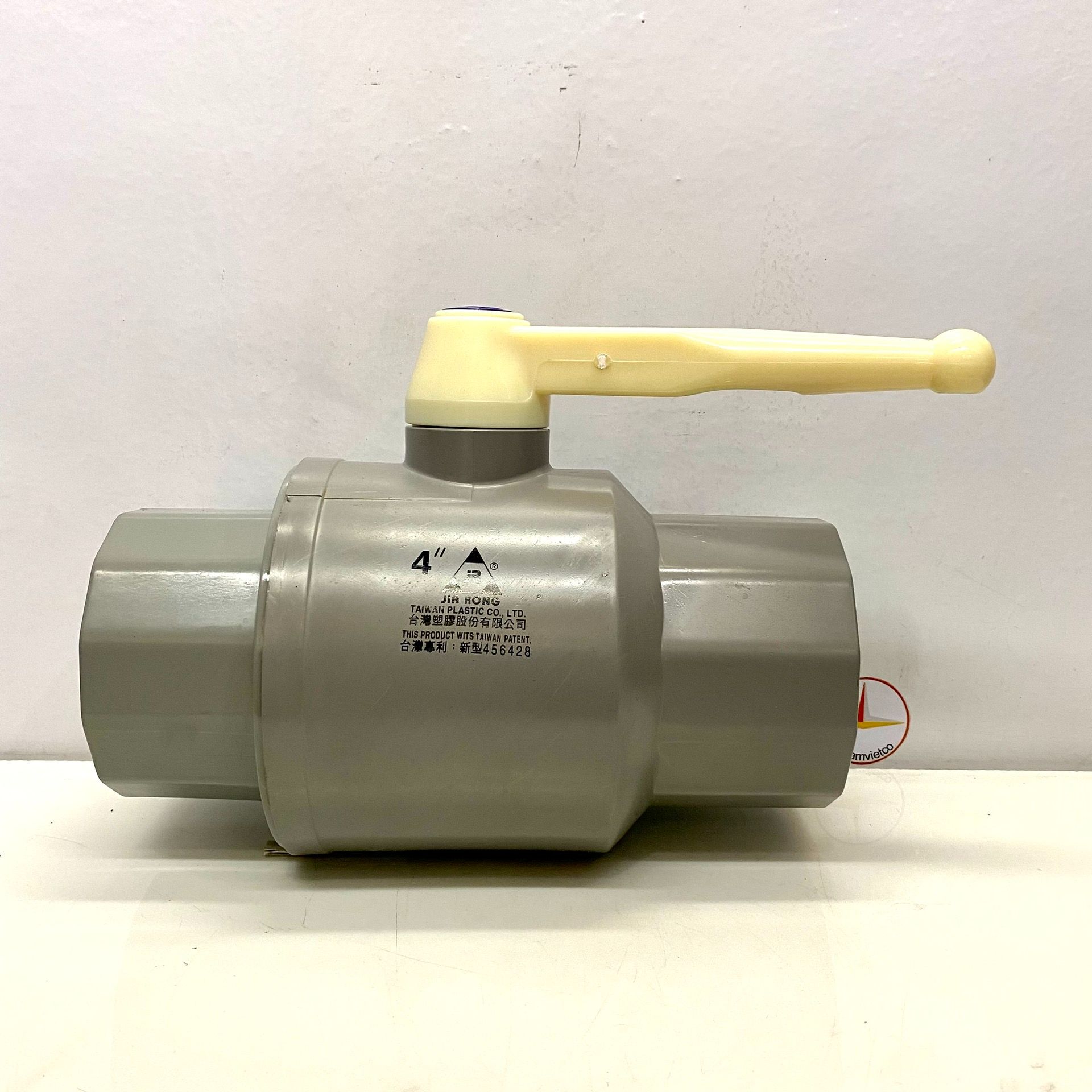 Van 114 tay trắng nhựa PVC Jiarong ( 4" )