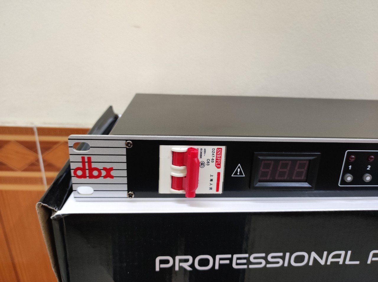 Thiết bị quản lý nguồn điện dbx vs1036