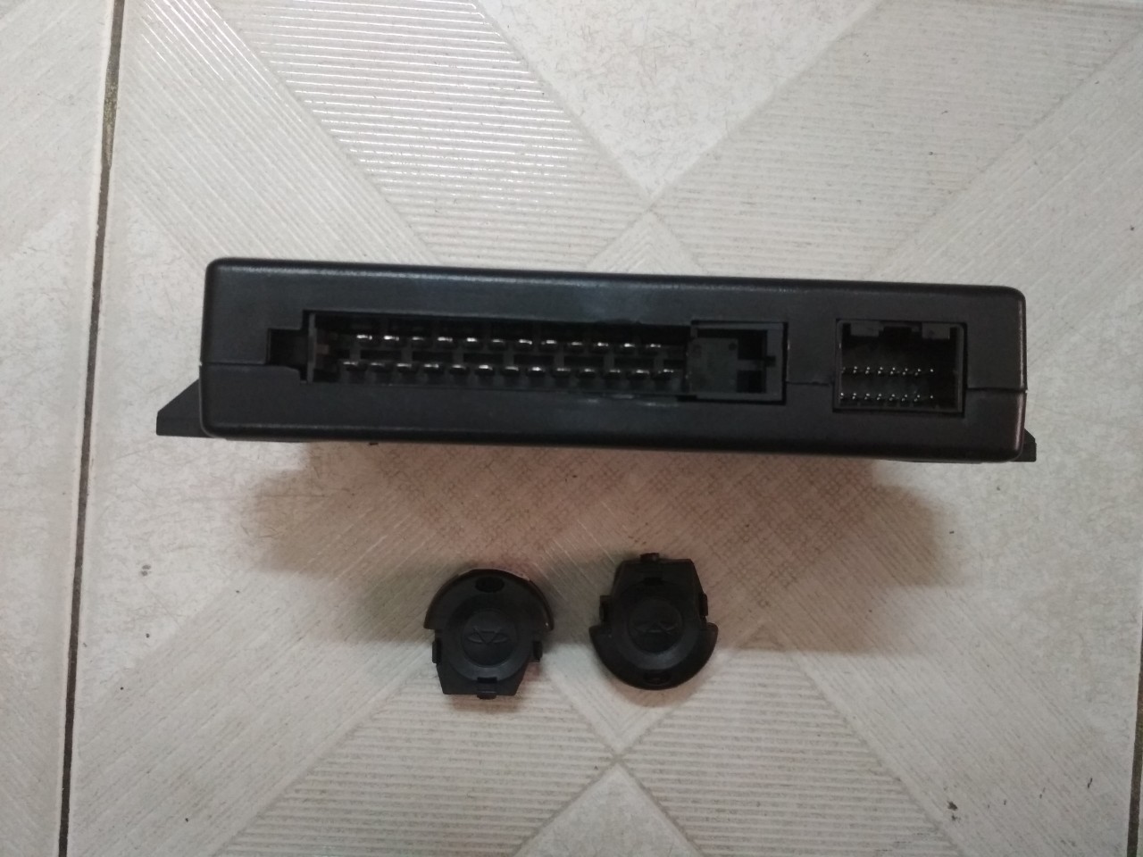 Hộp điều khiển và remote cửa Chery QQ