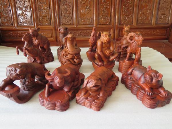 [Trả góp 0%] Tượng 12 con giáp gỗ hương