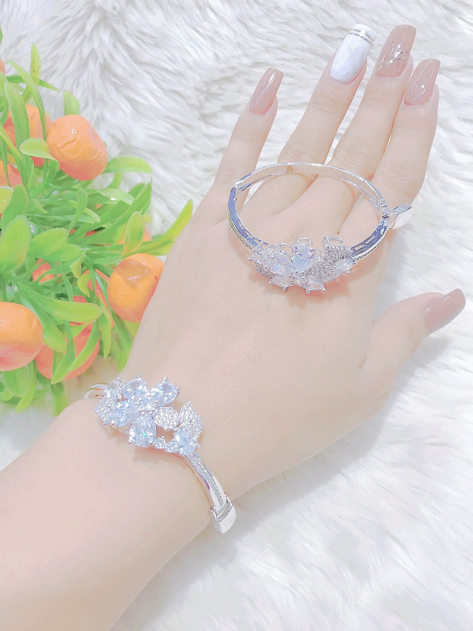 [Hàng mới về] Vòng tay nữ bạch kim hoa xuân trung lá Đính Đá Qúy MA.5 2010, giống bạch kim thật 99% ,cho độ sáng lấp lánh cao đeo cực sang chảnh, thích hợp đi tiệc, mua làm quà tặng, trang sức bạch kim nữ, vòng bạch kim
