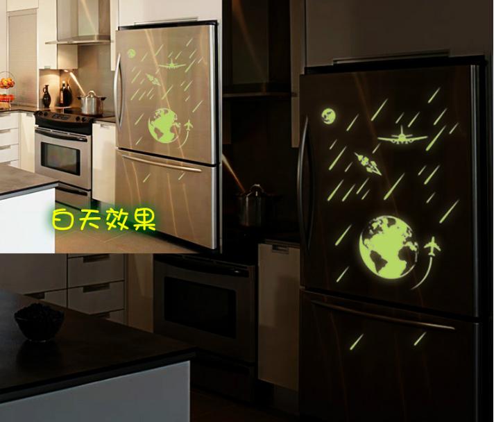 Decal trang trí Trái Đất Vũ Trụ - Dạ Quang