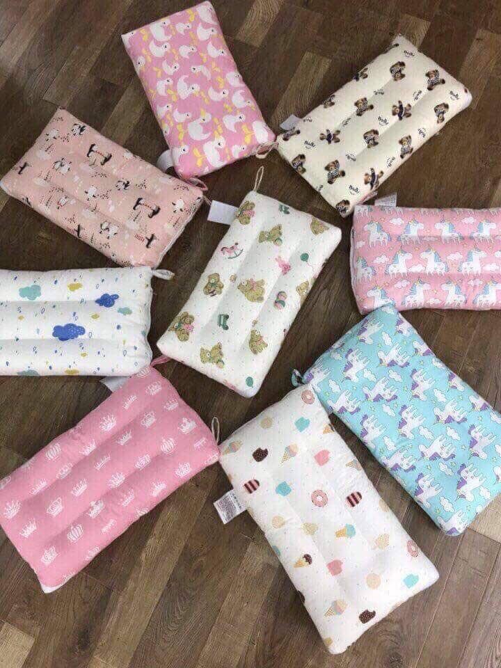 Gối ngủ trẻ em thiết kế hình sóng có các rãnh nằm chống đổ mồ hôi đầu in hình đẹp, sợi bông mềm mại, vỏ gối bằng vải cotton thấm hút mồ hôi tốt - XẢ KHO GIÁ SỐC