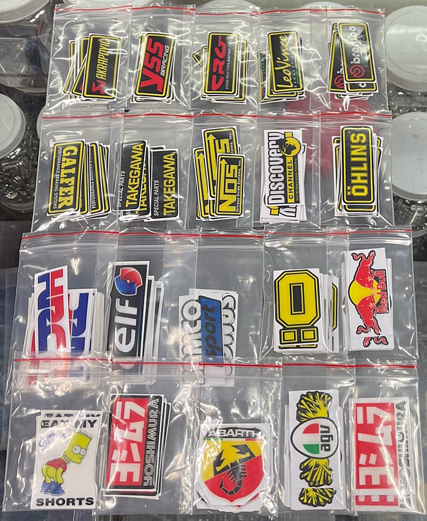 [ GIÁ 5K ] Set 2 tem nổi - Phản quang - Logo (Giao mẫu ngẫu nhiên)