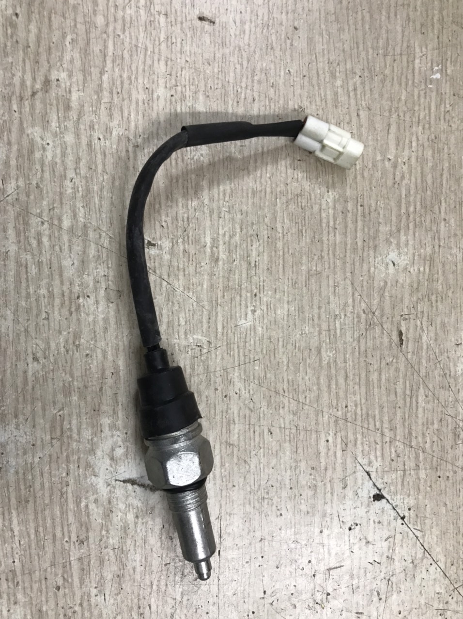 Công tắc báo đèn lùi xe Sym