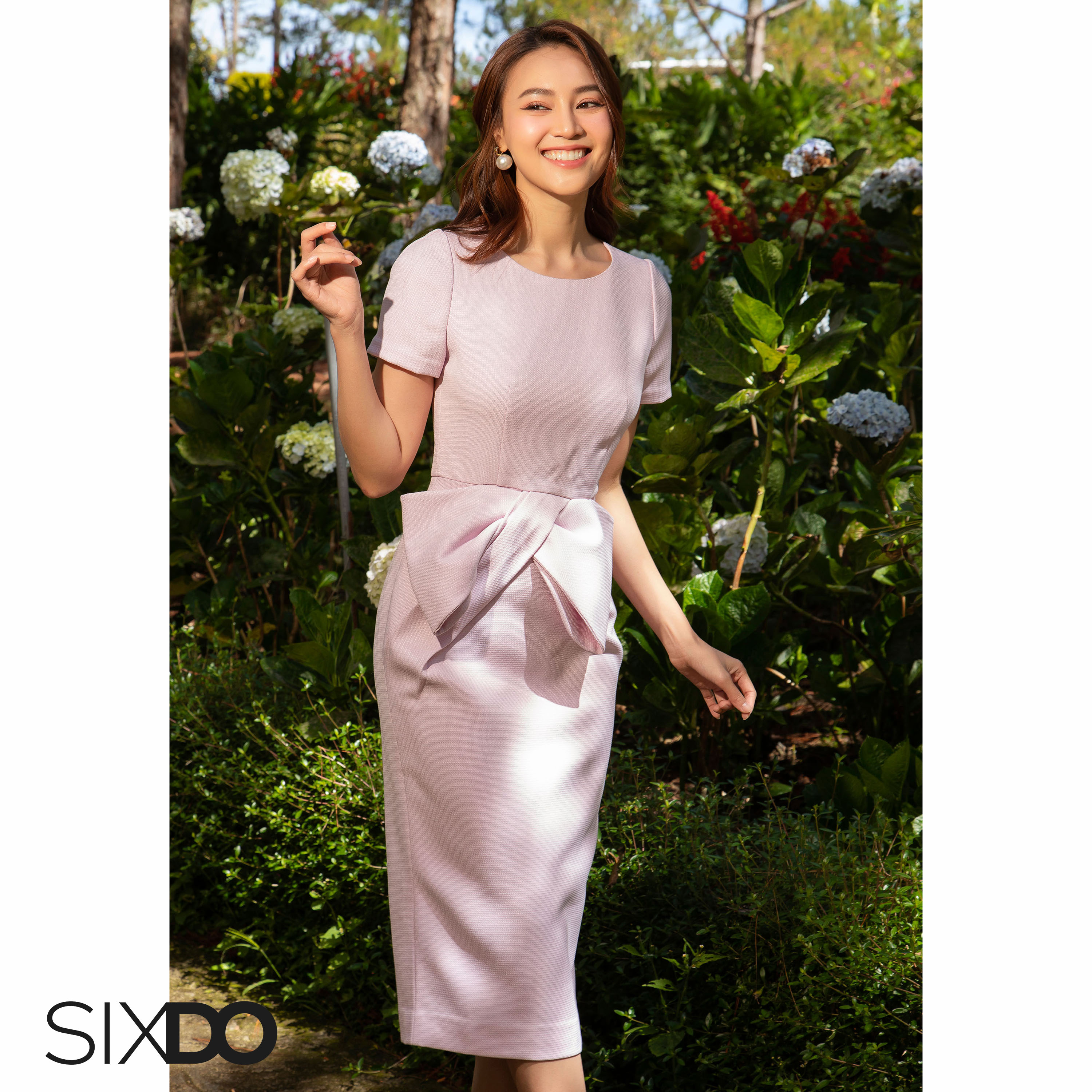 Đầm hồng thô dáng bút chì phối nơ eo SIXDO (Light Pink Midi Raw Dress With Bow)