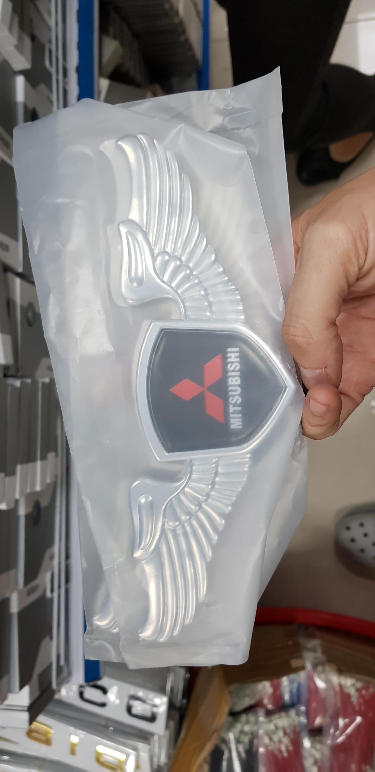 [Hỗ trợ lắp đặt khách Hà Nội] Biểu tượng cánh thiên thần Mitsubishi màu bạc