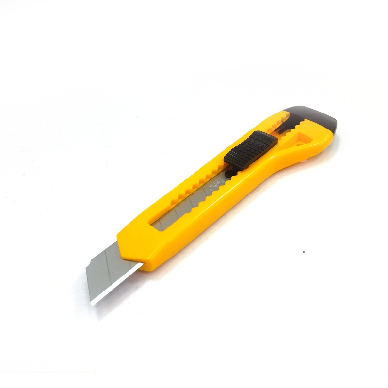 Dao rọc giấy Deli (0.5x18x100mm) khóa tay 2061