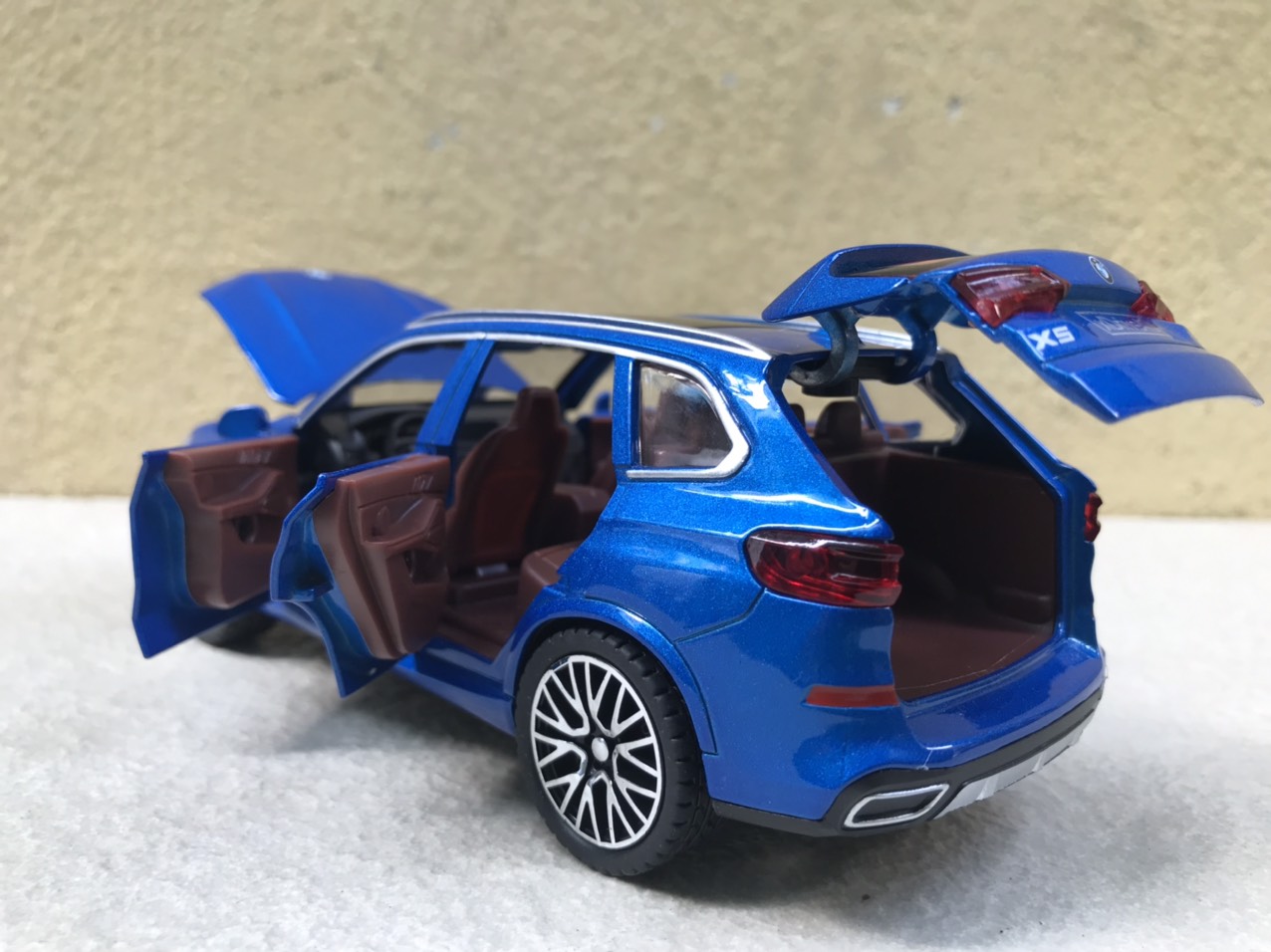 [HCM]Mô hình xe ô tô BMW X5 2020 - 1:32