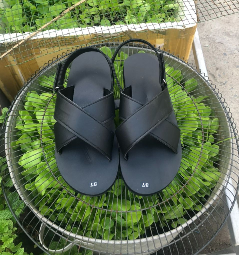 Xăng đan đế bằng nam nữ A9 đen