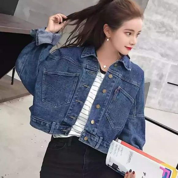 [AK TRƠN] ÁO KHOÁC DENIM HOẠ TIẾT CHỮ HAPPY TIMES ÁO LỬNG FORM CROPTOP
