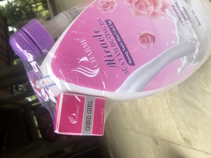 sữa tắm charm hương hoa hồng