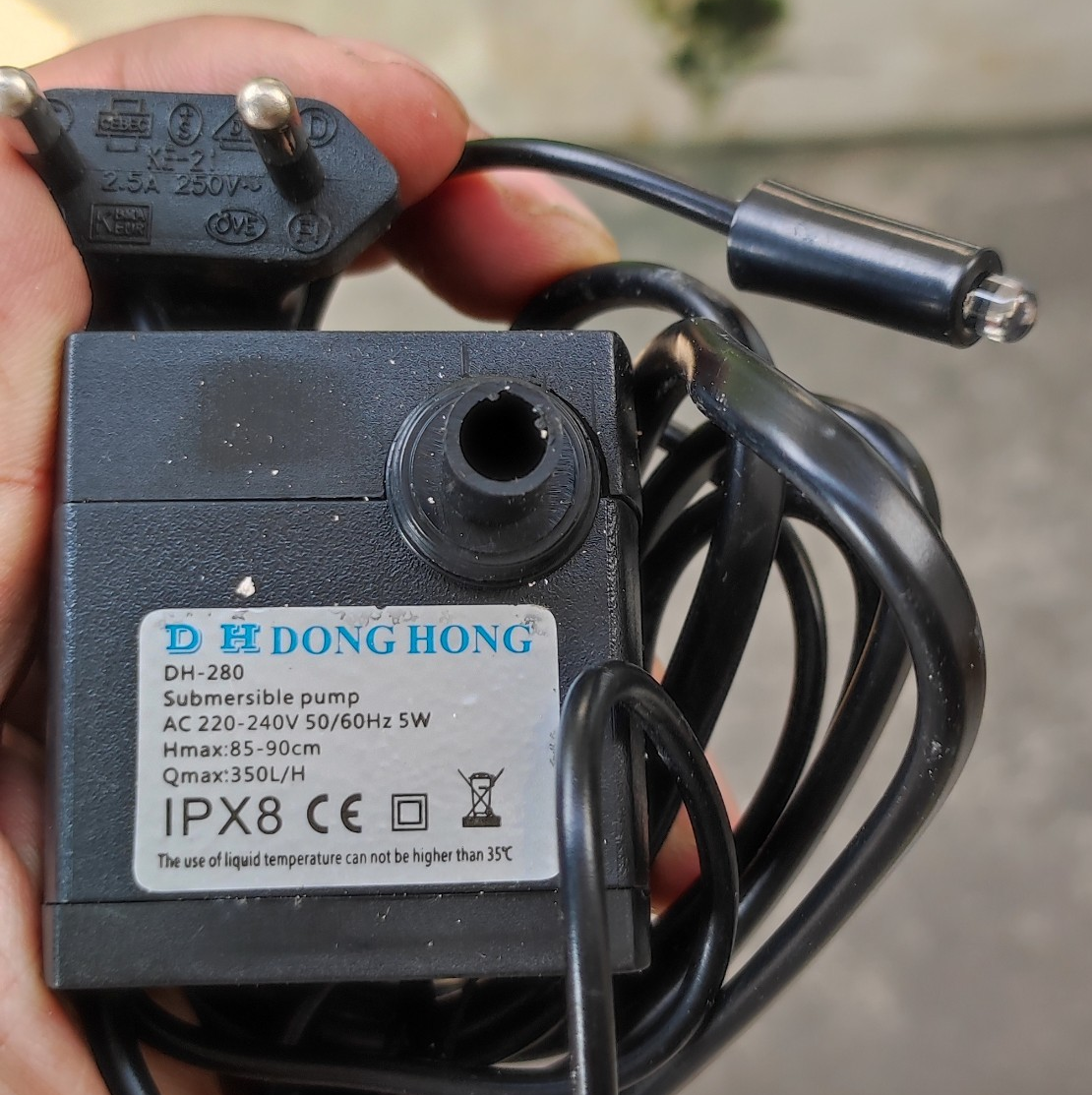 [HCM]Máy bơm chìm hồ cá 2w hoặc 5w có 4 đèn LED