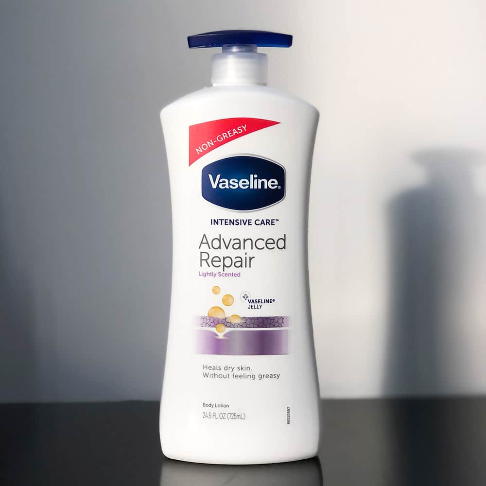 Dưỡng thể trắng da Vaseline 725ml