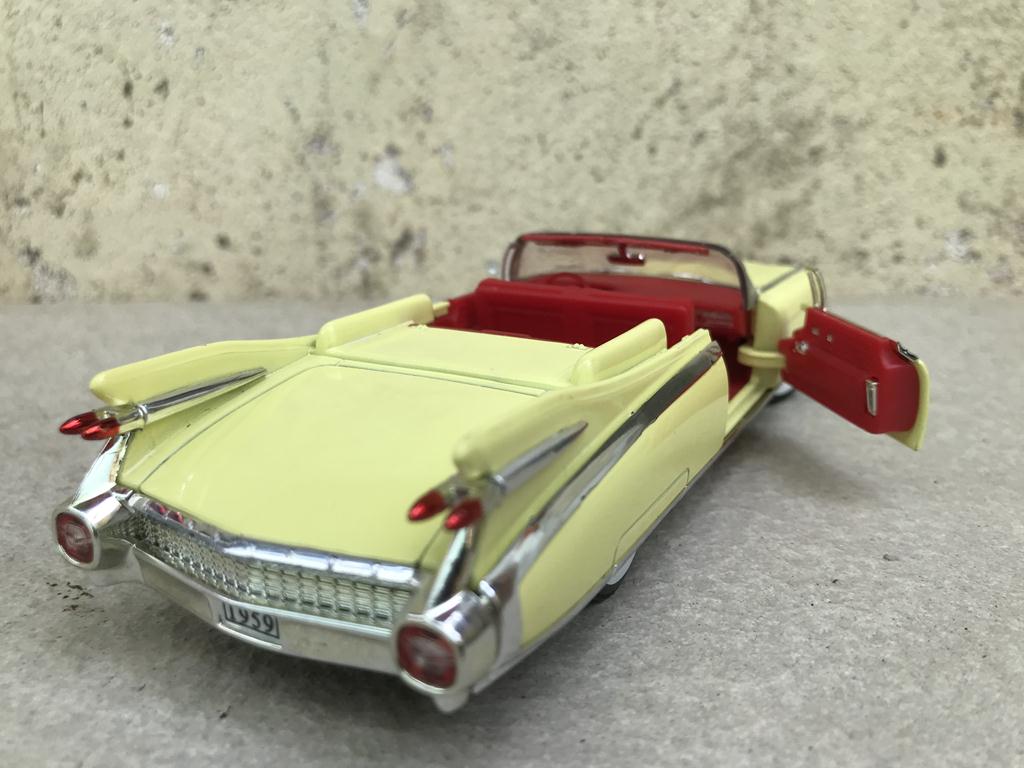 [HCM]Mô hình xe cổ CADILLAC Eldorado 1959 - 1:32