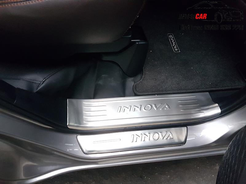 Ốp bậc trong toyota innova 2017- 2019