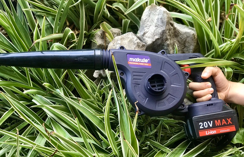 Máy thổi bụi dùng Pin Makute CPB001