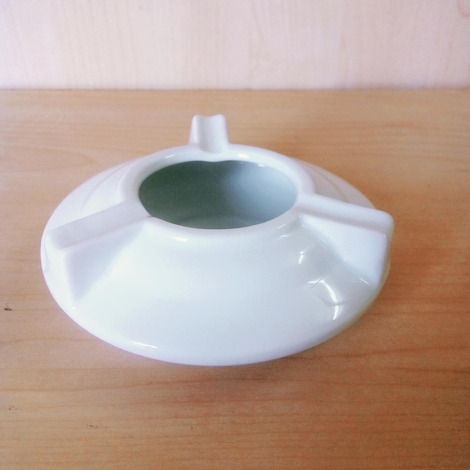 Gạt tàn sứ Bát Tràng, loại 3 chấu đơn