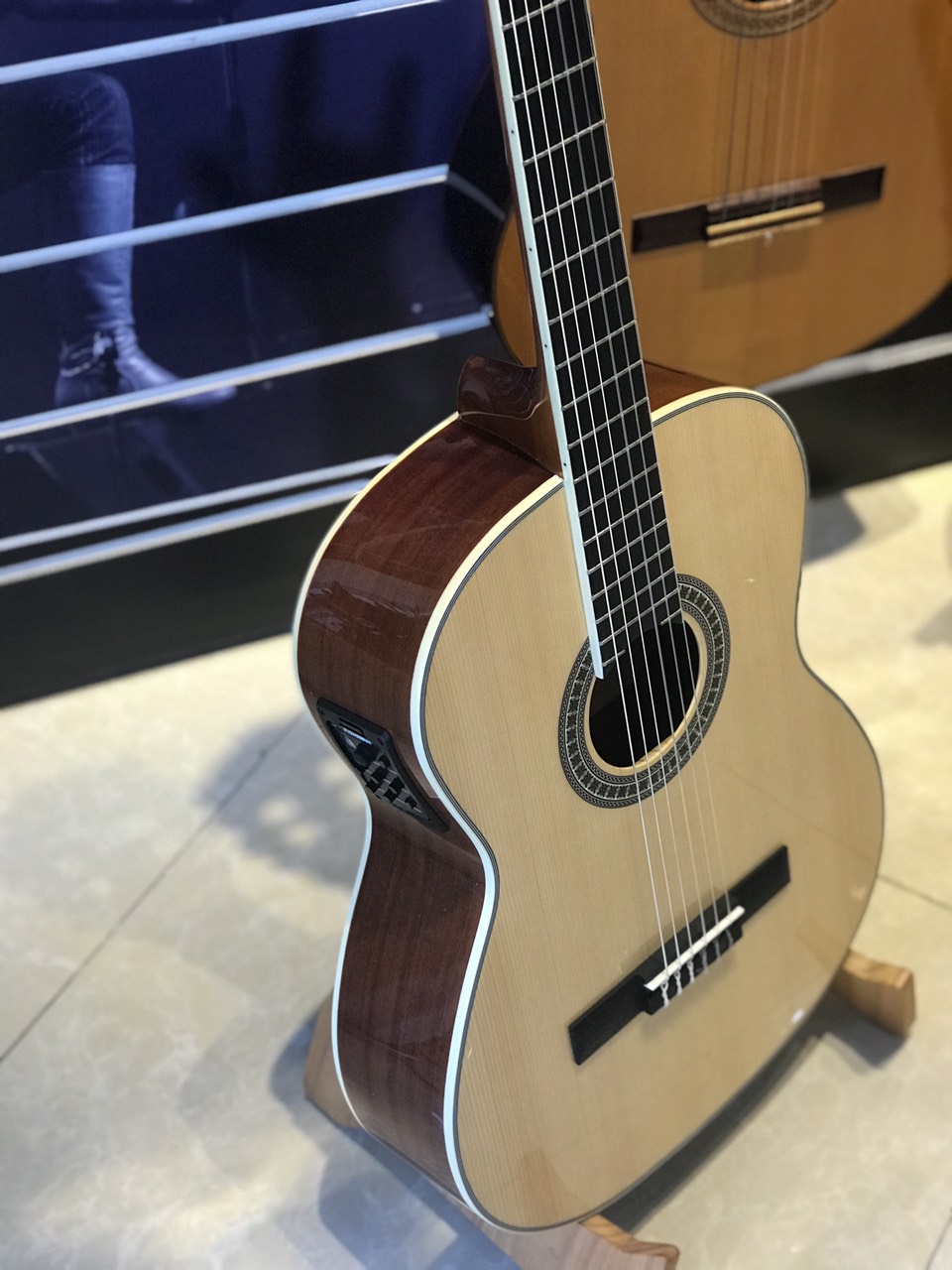 Đàn Guitar Classic FENDER LC-10C Có EQ