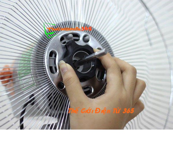 KHÓA LỒNG QUẠT, TÁN VẶN LỒNG QUẠT