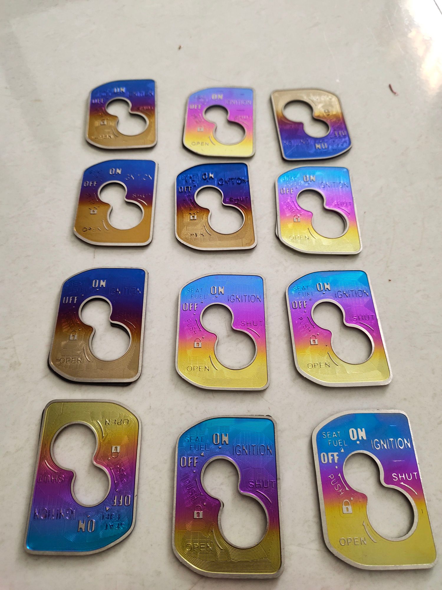 Tem titan dán ổ khóa winner x