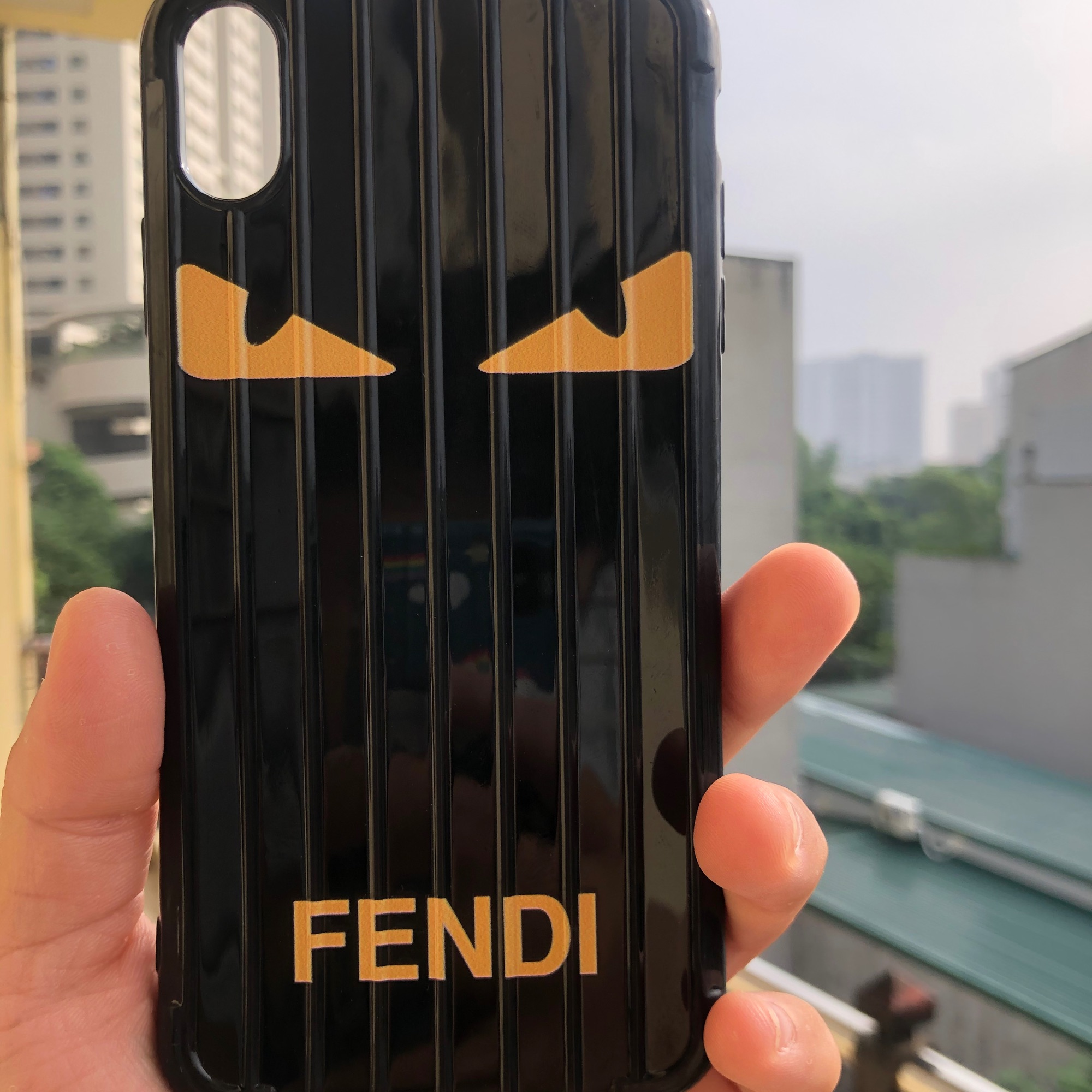 Ốp vali Fendi hình con mắt cho Iphone