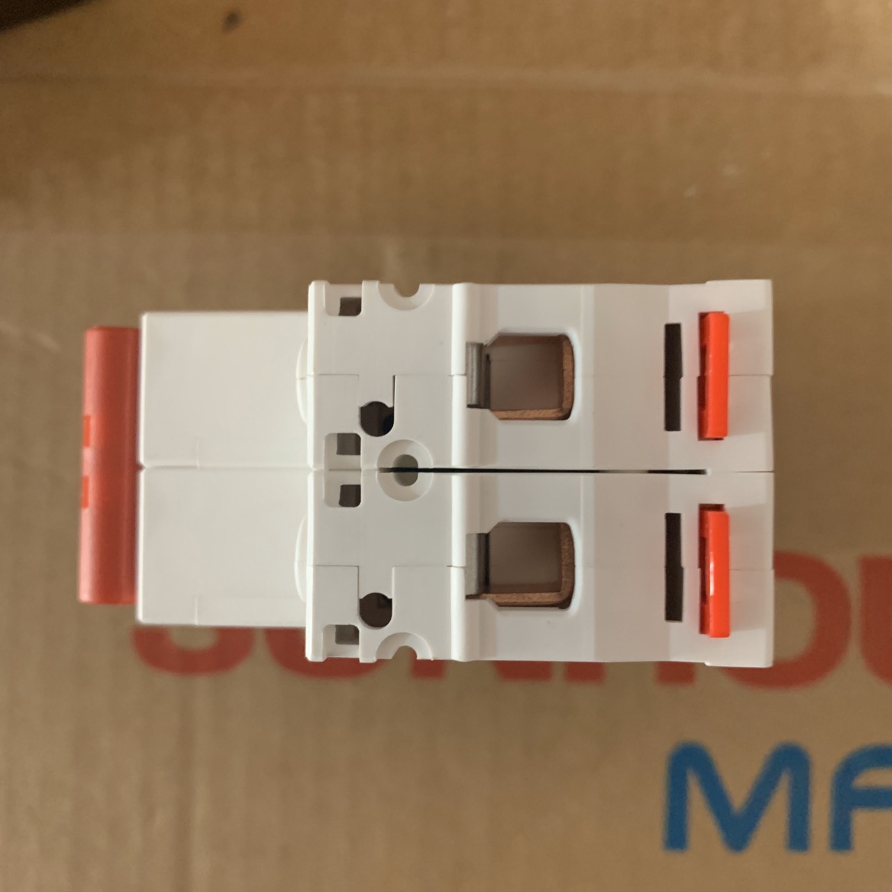 CB 20A chính hãng Điện Quang - 2 cực