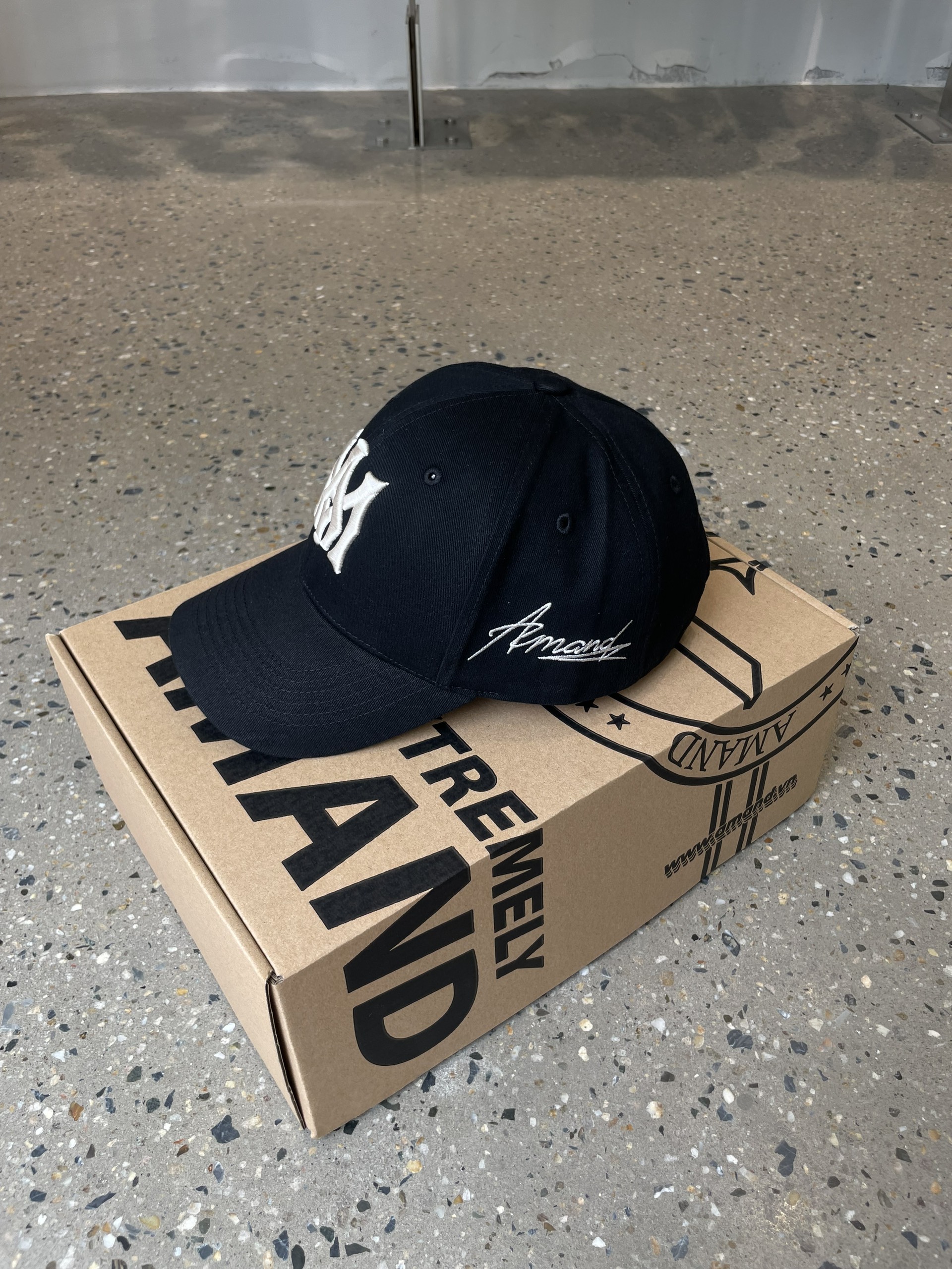 Mũ Amand Vibe Strapback - Black