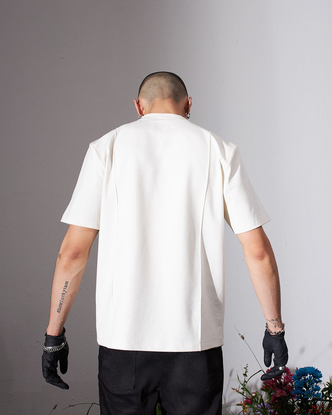 Basic Logo Tee - Áo Thun Unisex Tay Ngắn Màu Trắng/Đen Thun Poly Ít Nhăn Eight Studio