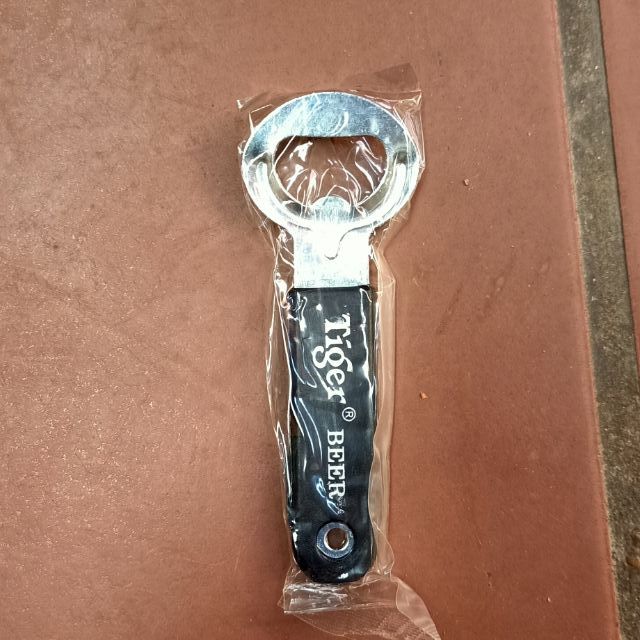 Dụng cụ khui, mở nắp bia