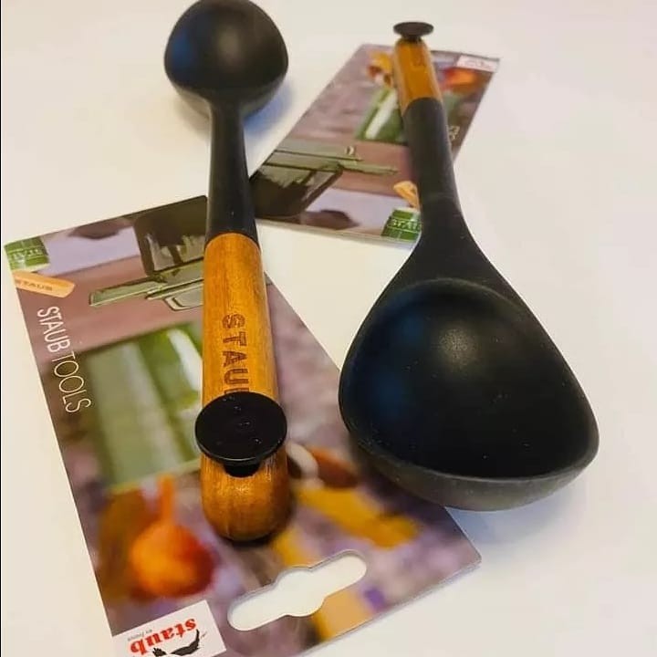 MUÔI XÀO NẤU CÁN GỖ STAUB
